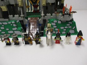 (AH 3) LEGO 6098 King Leo's Castle KNIGHT'S CASTLE with original box and...