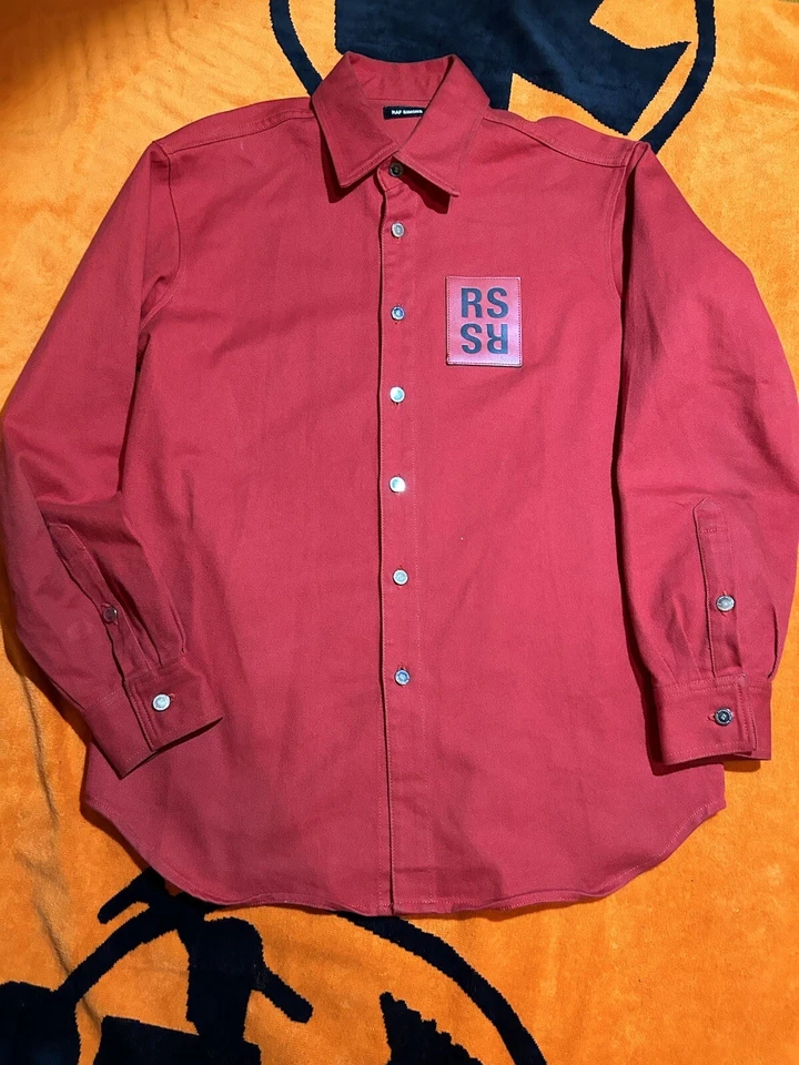 Camisa Denim Talla M- RAF Simon’s AW 19/20 RS Abotonada Roja-Calce Ajustado Foto 3 de 4