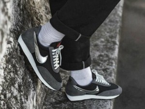 nike daybreak silver