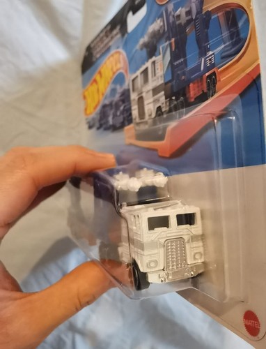 Hot Wheels Transformers Ultra Magnus - Imagen 2 de 3