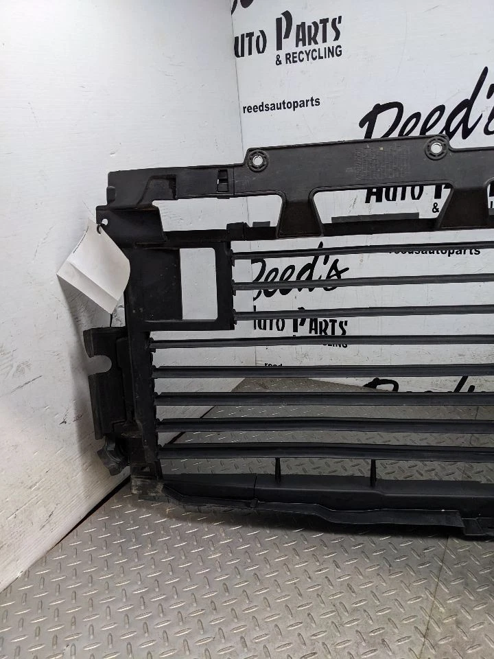 2021 GMC Sierra AT4 6.6L Diesel Upper Air Shutter 1176623 - Image 4 of 4