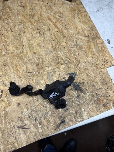 Volkswagen Transporter - Caravelle T5 2009 Zusatzwasserpumpe 7E0121079B