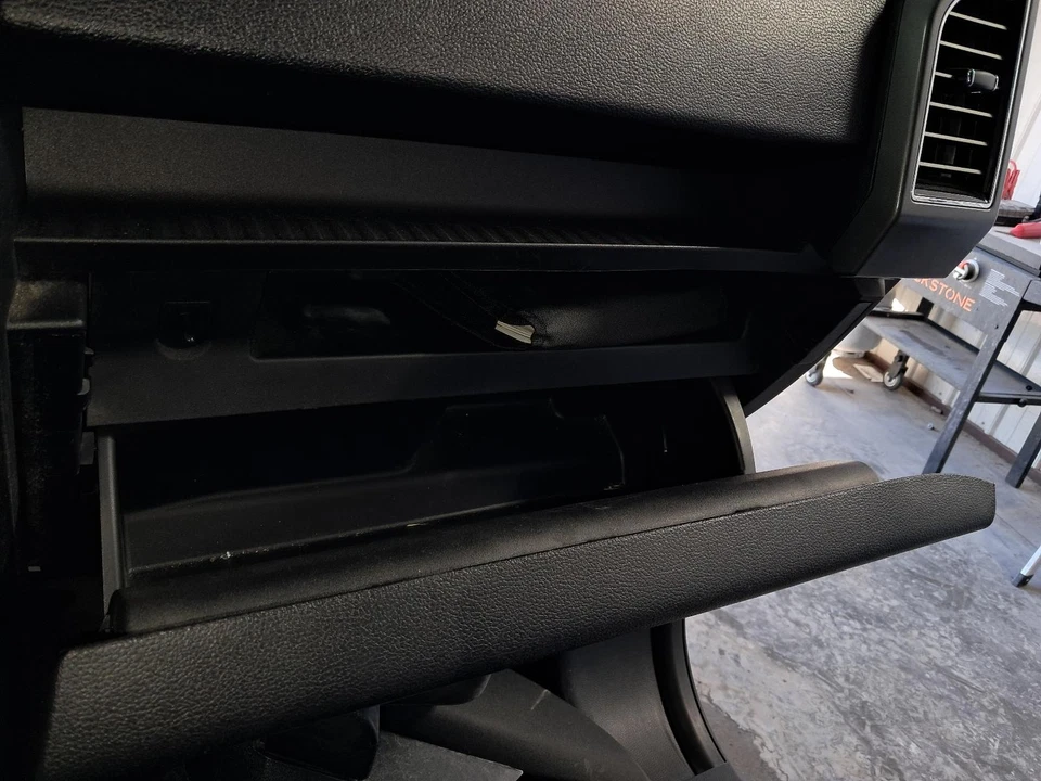 Guantera usada se adapta a: Ford F150 2018 camioneta grado A Foto 2 de 4