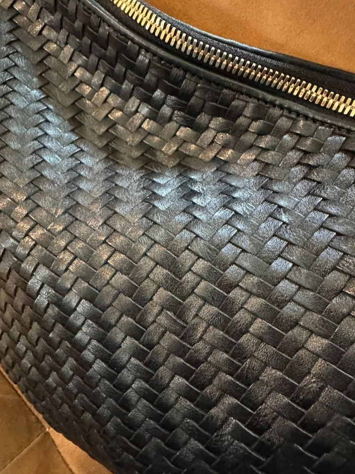 Clare V. Moyen 邮差包 黑色 编织 Zig-Zag,全新 带防尘袋 — 第 3/4 张图片