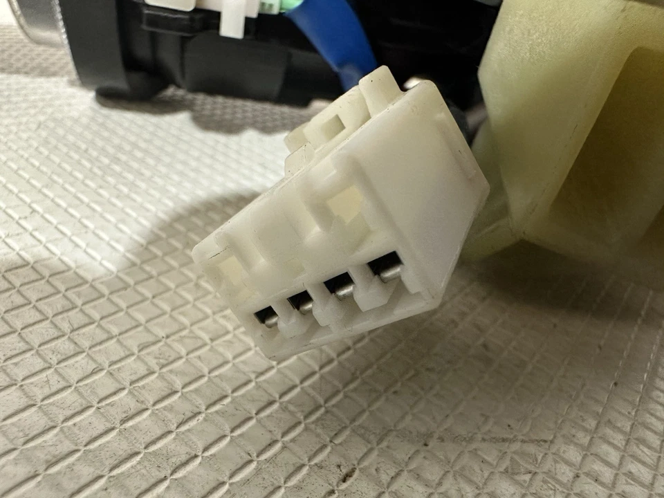 2011-2014 Hyundai Sonata Ignition Switch With Key And Door Lock OEM - Image 4 of 4