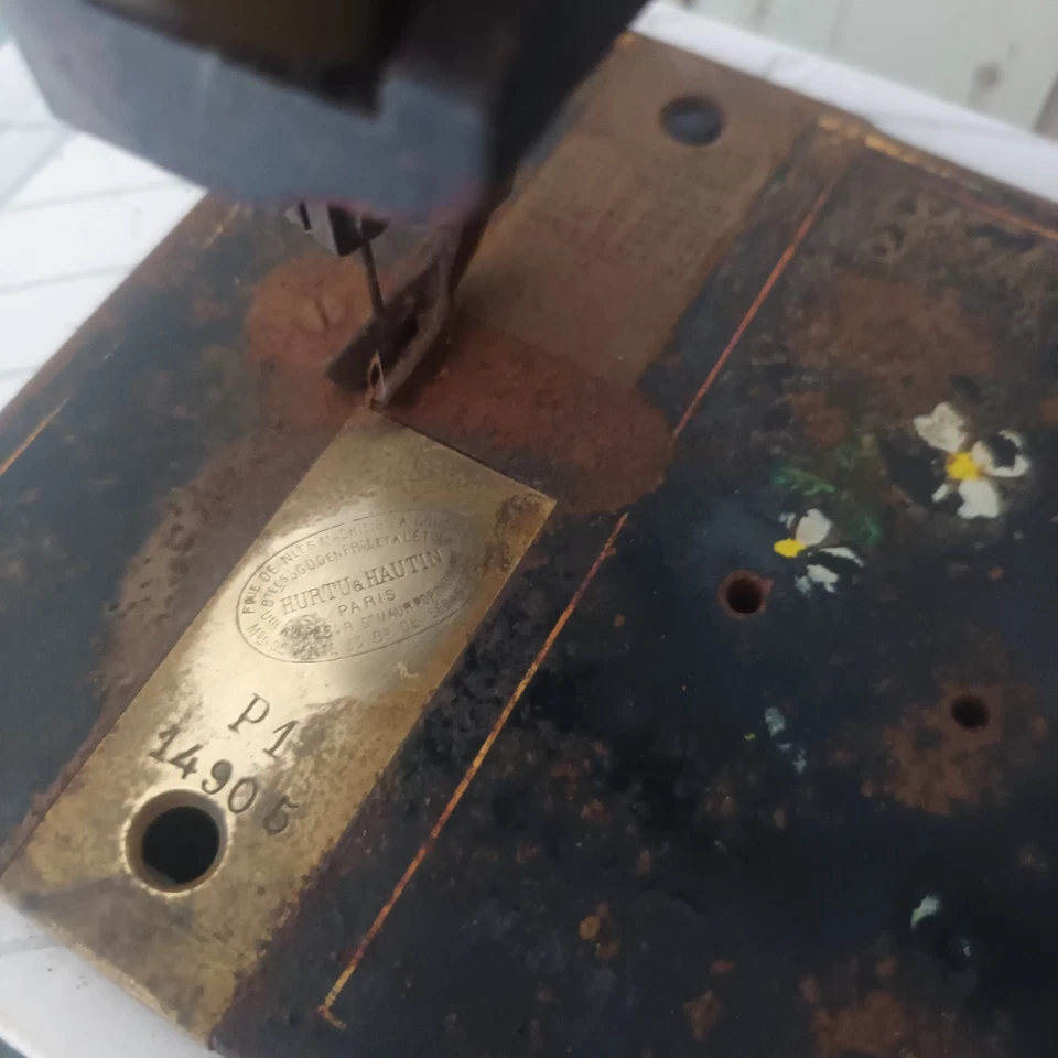 ancienne machine a coudre hurtu & hautin 19 -ème - Photo 3/4