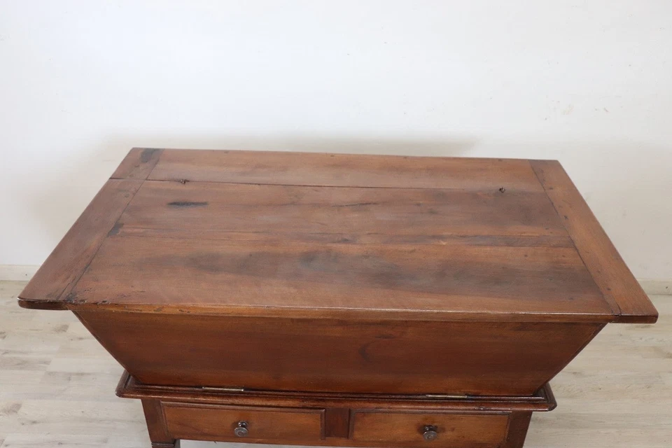 Armário italiano antigo do século XIX em madeira maciça de nogueira - Imagem 3 de 4