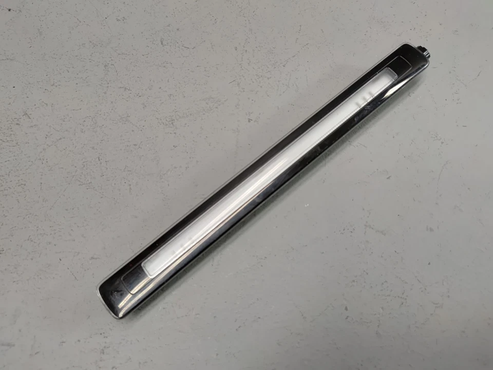 Audi S5 Sportback 2018-2024 interior maletero equipaje lámpara LED fabricante de equipos originales Foto 2 de 4