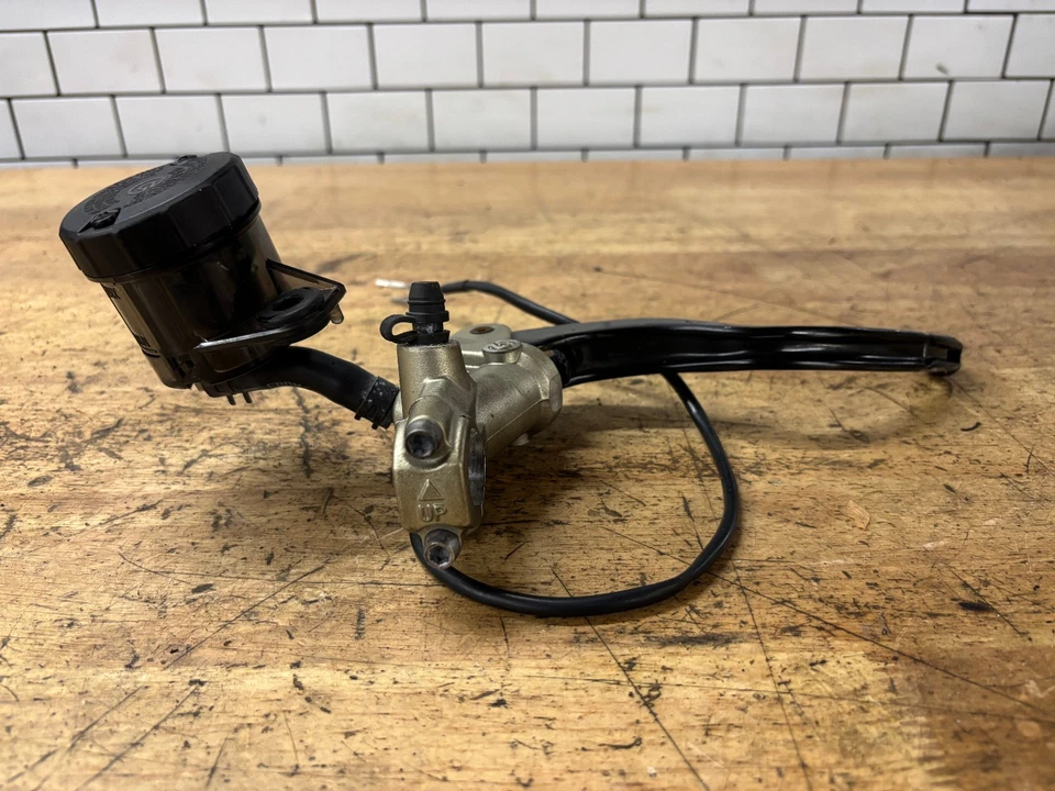 Cilindro maestro de freno delantero Brembo Kawasaki Ninja ZX10R ZX10 ZX1000 13-25 OEM Foto 2 de 4