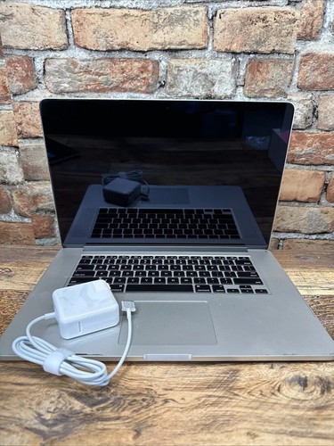 Apple MacBook Pro 15.4" (Intel Core i7 4th Generation, 2.0 GHz, 256 GB SSD, 8 GB