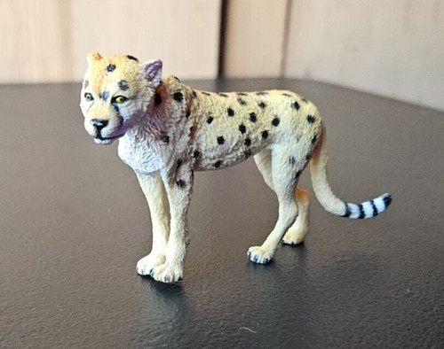 CHEETAH WILD CAT. ANIMAL TOY FIGURE. REALISTIC DETAIL. MADE IN CHINA