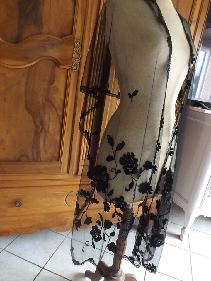 longue mantille, tulle fin noir, brodé, perles, ancienne - Photo 2/4