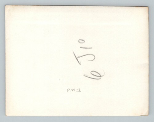 WW2 Type-1 Marine Corps IWO JIMA Photo / CAPTURED Japanese WOUNDED POW PRISONER - Picture 2 of 2