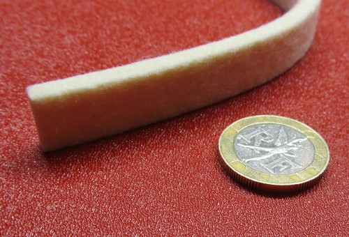 F1 Felt 3/16" Thick x 1/2" Wide x 10 Foot Roll - Picture 3 of 10