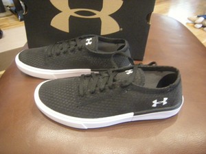 girls black tennis shoes