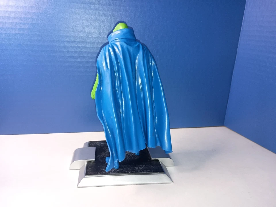 Figura de acción 2005 DC Direct Toys Justice League Martian Manhunter Alex Ross 7" Foto 2 de 2