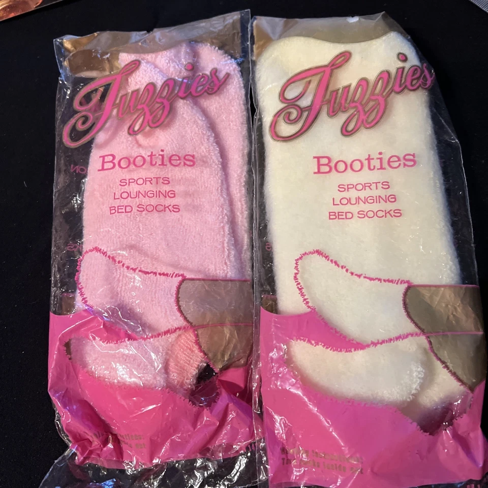 批量 2 件 复古 Fuzzies 袜子 毛绒 抓绒 靴子 床袜 粉红色和黄色 — 第 4/4 张图片