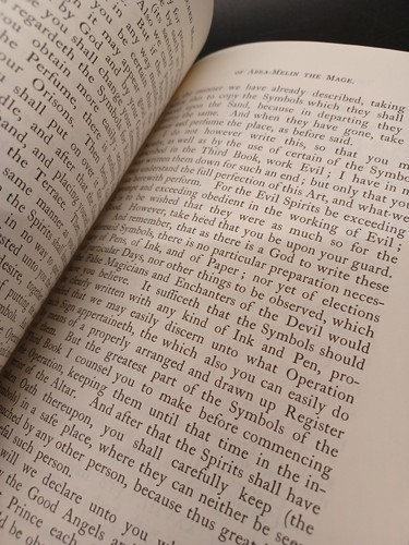 The Book of the Sacred Magic of Abramelin the Mage (Dover Occult) - paperbac... - Foto 8 di 18