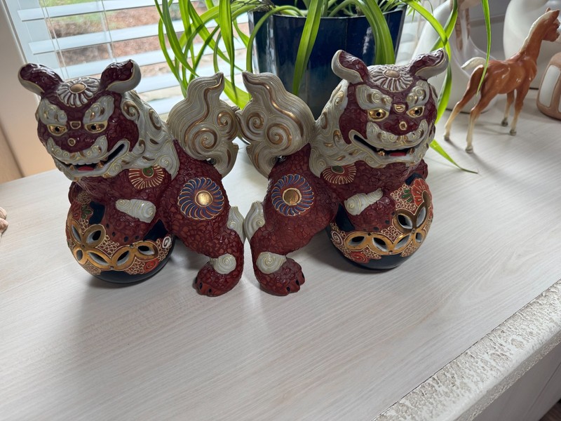 SET OF TWO (2) Vintage Kutani Ware Shishi Lions / Temple Foo Dogs Statues
