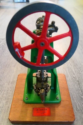 Une machine à vapeur LW BENSON  L=19.5 cm H=30.5 cm tbé - Photo 1/4