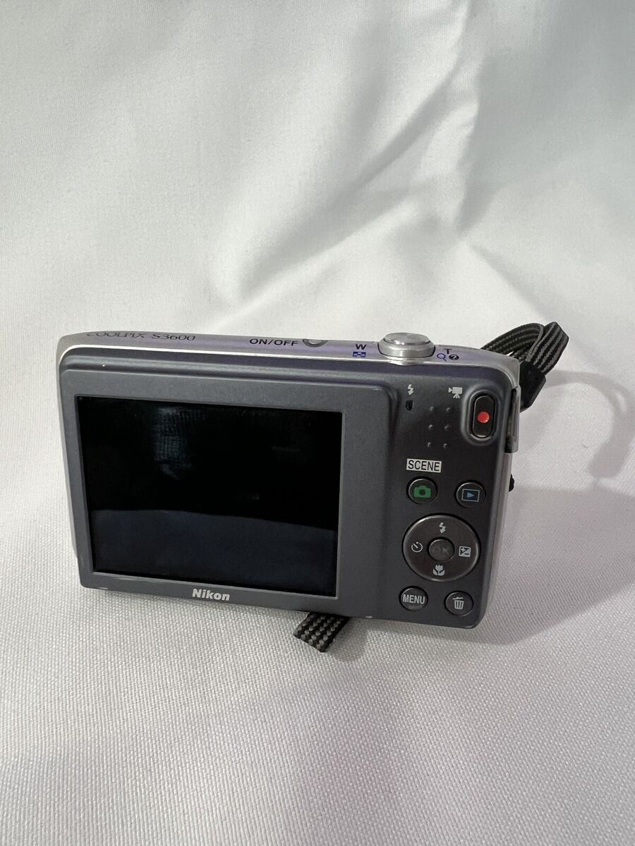 Nikon COOLPIX S3600 20.1MP Digital Camera - Silver for sale Nikon COOLPIX S3600 20.1MP Digital Camera - Silver for sale