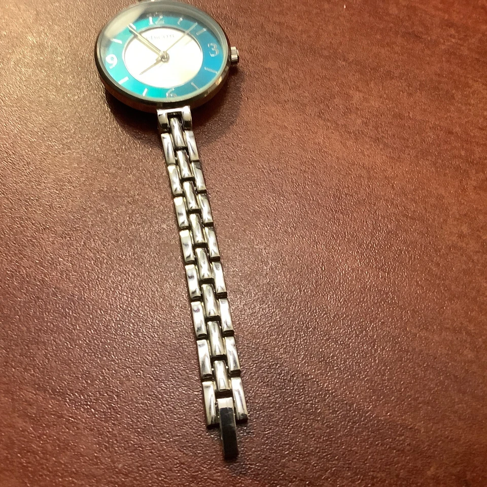 Chico’s~Reloj Analógico~Correa de Reloj Pulsera Eslabón Plateado/Diseño Turquesa y Plata~ Foto 2 de 4