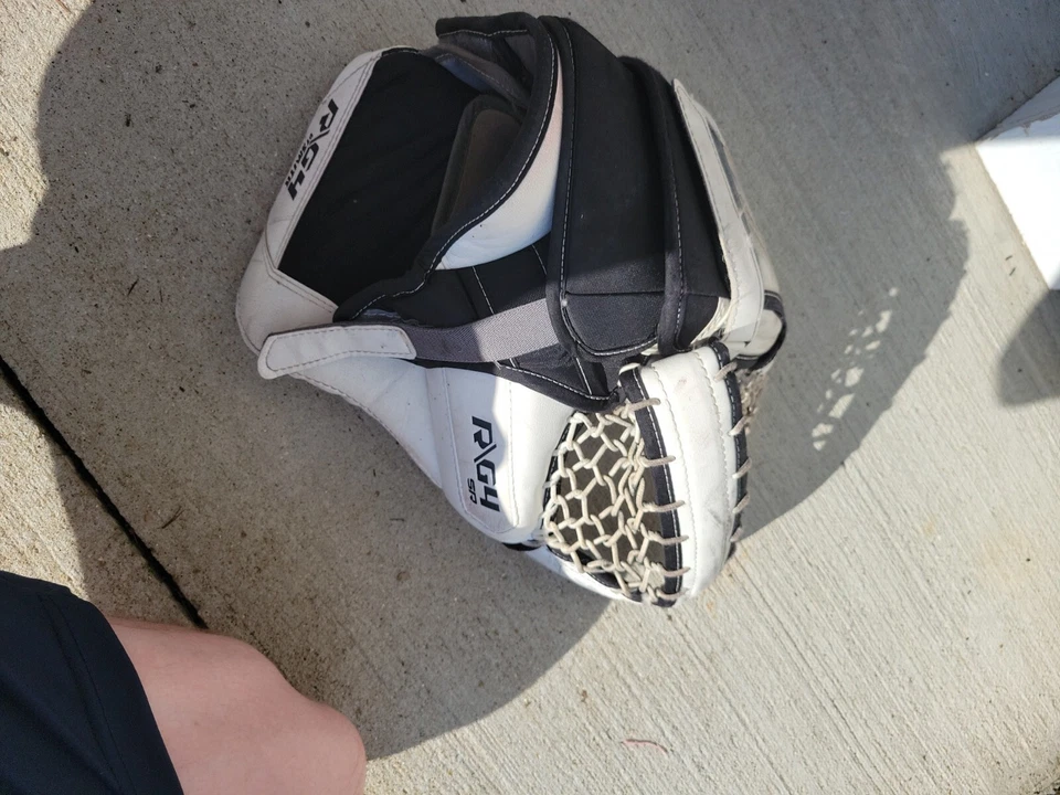 Warrior G4 Goalie Glove - Image 2 of 3