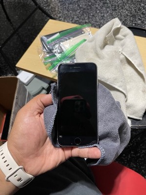 iphone 6s 128gb LOCKED Silver