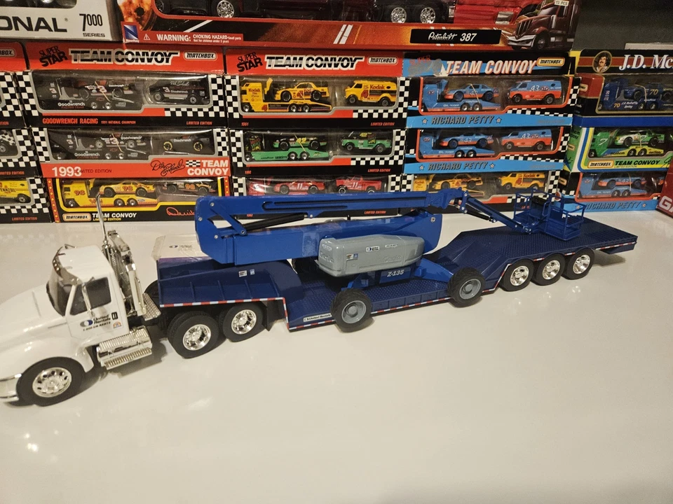 Prostar internacional diecast escala 1/32 con remolque Ledwell y Genie Z-135 Foto 3 de 4