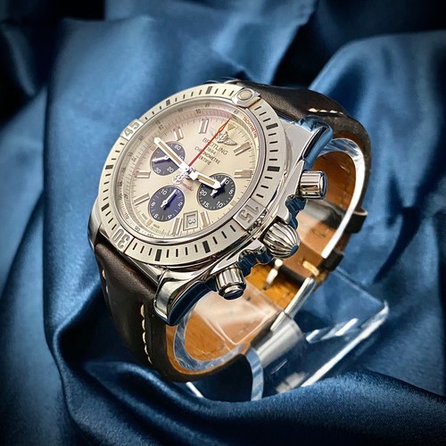 Breitling Chronomat 44 Airborne AB0115 "Panda"   44mm Silver Dial Full Set - Picture 2 of 13