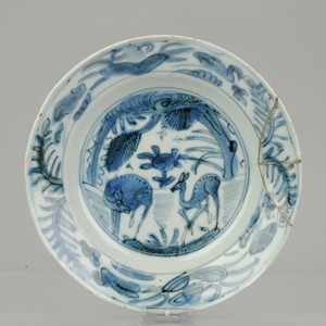 Antique Chinese porcelain 16th C Porcelain Ming 2 Deer Wanli Plate Unusual
