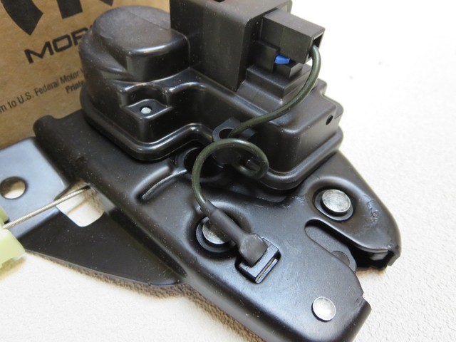 New OEM Mopar 2008 2008 2010 Chrysler 300 trunk deck lid latch actuator