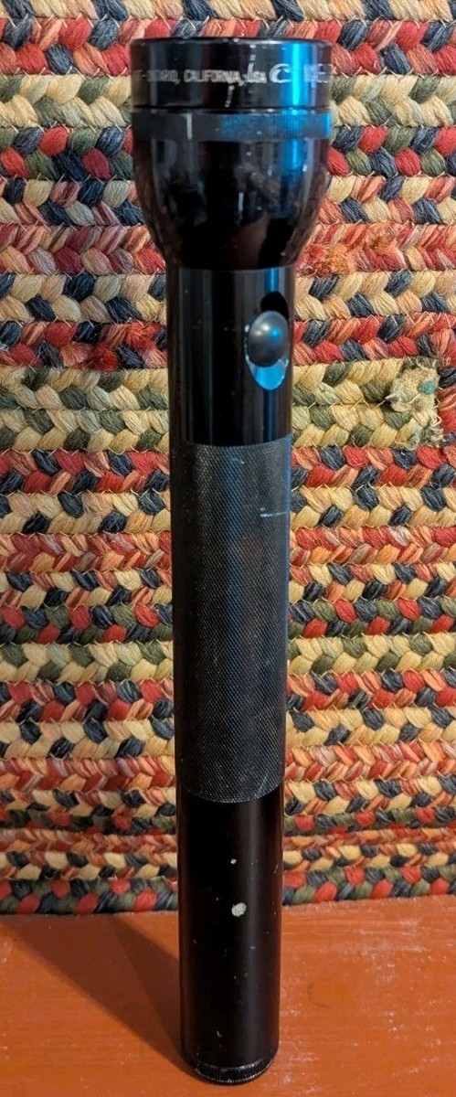 Vintage Maglite 4D Cell Black Flashlight 14-3/4