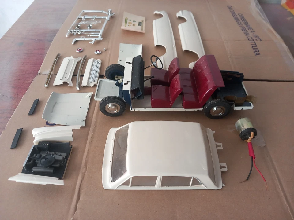 Model kit FROG 1/16 FORD CONSUL CORTINA MORORINO FUNZIONANTE DA STAGNARE - Immagine 2 di 4