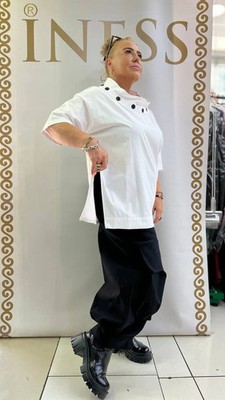 Caraclan Blouse - Sleeveless Top with Button Detail