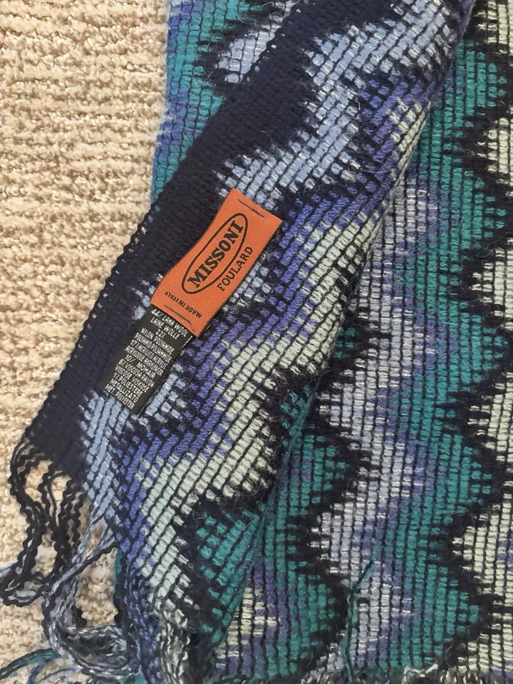 Preciosa bufanda de seda de lana Mission 17” X72” - azul marino, azul verdoso, blanco con plata Foto 4 de 4