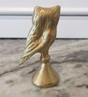 RARE VINTAGE SOLID BRASS 2" HORNED OWL GLASS EYES PERCHED MINIATURE PAPERWEIGHT! — photo 3