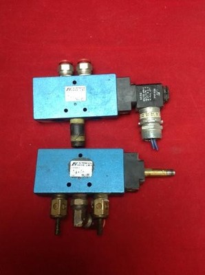 AV Automatic Valve L2004AA R Pneumatic Valves with Fittings ETC Lot of 2 USNP
