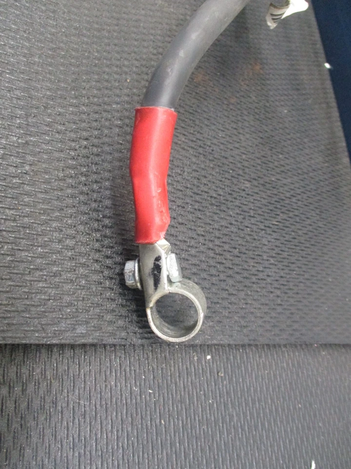 Jaguar XJ8 2006 - cable de batería positivo Foto 2 de 4