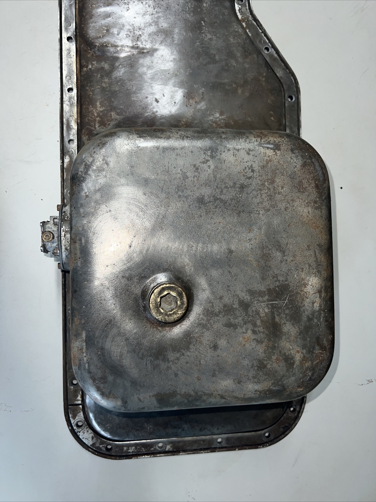 Rolls Royce Silver Shadow 6.2L Engine Oil Pan & Drain Plug OEM. C287