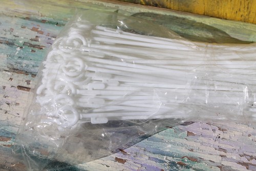 Handheld Balloon Holder Sticks, White Set of 65+ FREE SHIP! - Picture 3 of 3