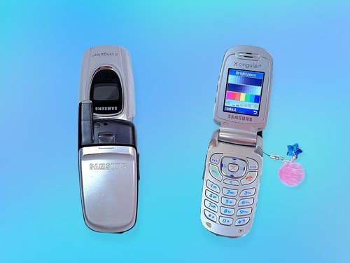 Vintage Samsung Mobile Flip phone. - Afbeelding 2 van 7