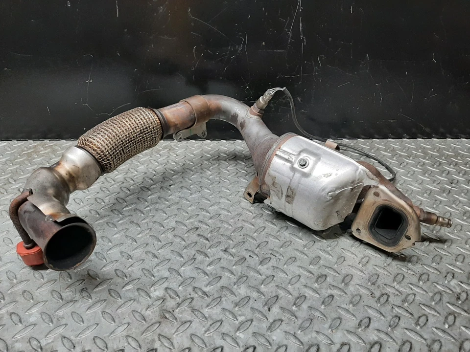 Convertidor catalítico Ford Fiesta MK8 2018 - 2023 1.1 GASOLINA XYJA J1B1-5E211-DB Foto 2 de 4