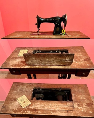 Macchina per cucire Singer vintage 1938 con tavolino e manuale originale - Foto 18 di 18