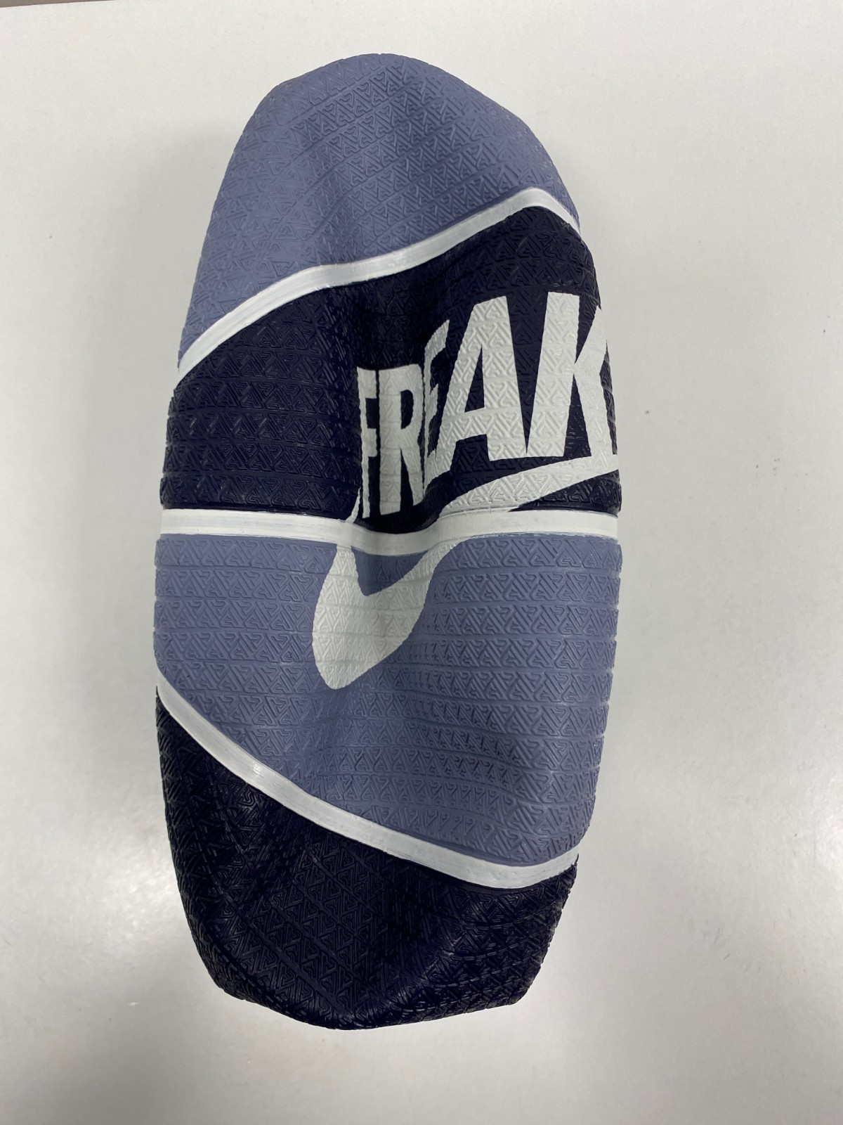 Ballon de basket Nike Freak bleu marine de taille 7 en caoutchouc résistant pour entraînement