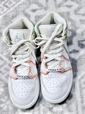 Nike Air Jordan 1 Mid SE GS Teal Stitch White 6.5 DM6218-100 Youth