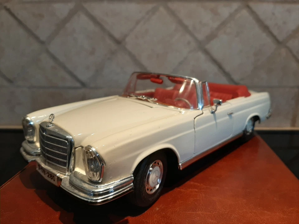 1/18 Mercedes Benz 280SE Cabriolet Maisto ORIGINALE - Immagine 2 di 4