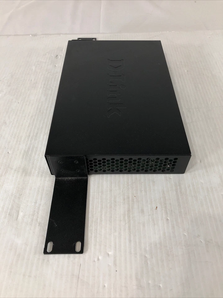 D-Link DGS-1100-16 16-Ports Rack-Mountable Gigabit Ethernet Switch With EARS - Image 3 of 4