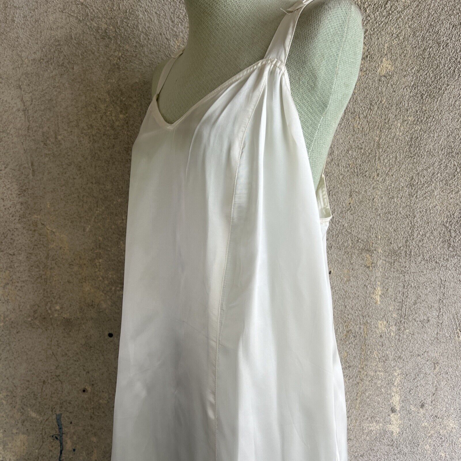 Vintage 1930s Pearly White Rayon Satin Slip Dress… - image 9