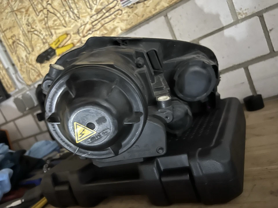 Golf 5 R32 Beschädigter Scheinwerfer Links - Bild 4 von 4